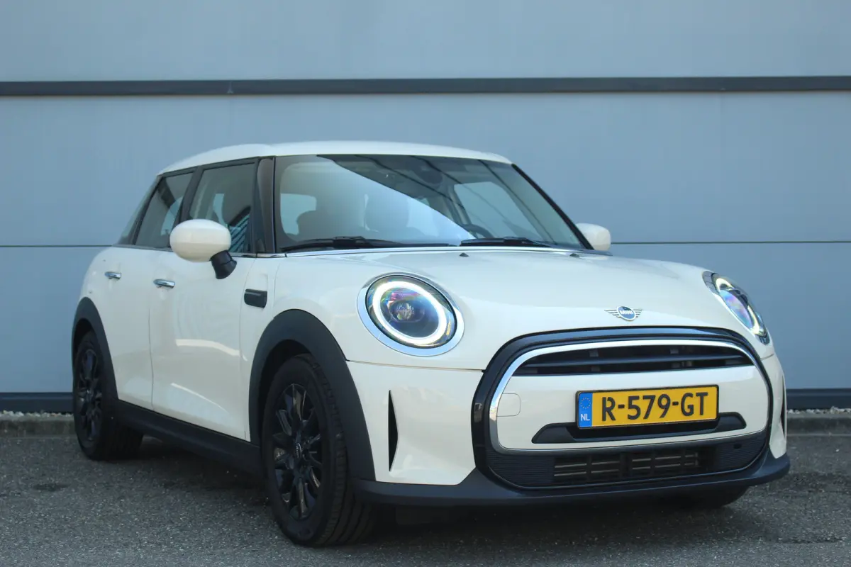 1.5 One Business Edition | Camera | Half Leder | Navigatie | CarPlay | LED | 16" LMV | Camera | Half Leder | Navigatie | CarPlay | LED | 16" LMV |