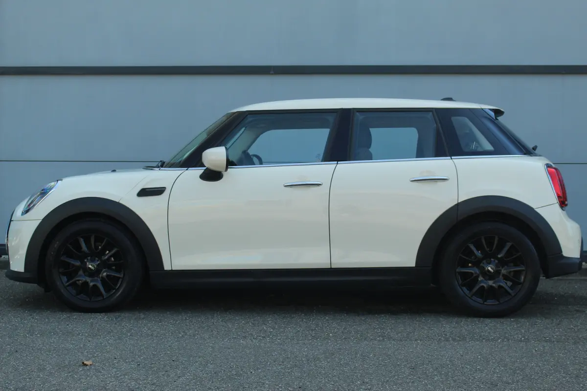1.5 One Business Edition | Camera | Half Leder | Navigatie | CarPlay | LED | 16" LMV | Camera | Half Leder | Navigatie | CarPlay | LED | 16" LMV |