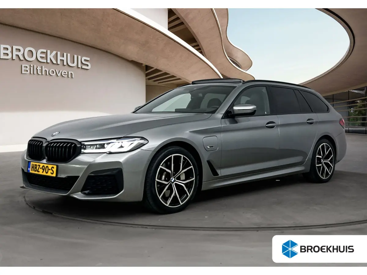 530e xDrive Business Edition Plus | 19 inch LM Y-spaak (styling 845 M) Bicolor Jet Black | Achteruitrij assistent | Achteruitrijcamera