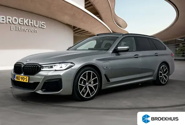 530e xDrive Business Edition Plus | 19 inch LM Y-spaak (styling 845 M) Bicolor Jet Black | Achteruitrij assistent | Achteruitrijcamera