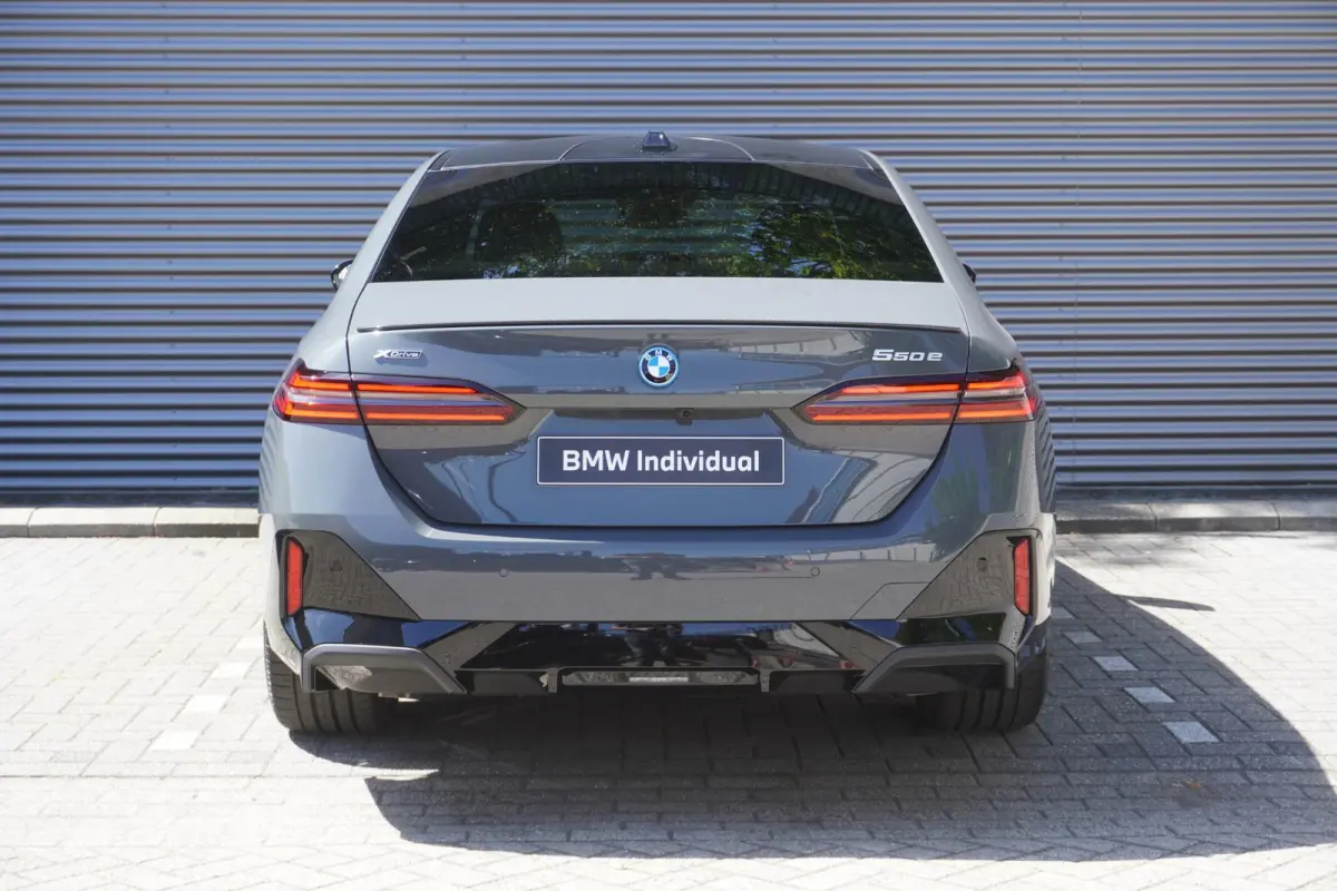 550e xDrive M Sportpakket Pro | Innovation Pack | Comfort Pack | Travel Pack | Parking Assistent Professional | Driving Assistent Professional