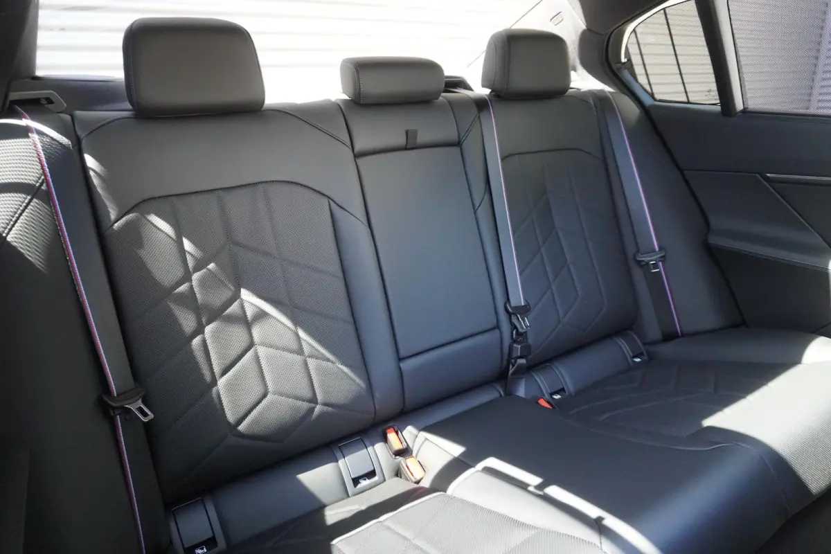 550e xDrive M Sportpakket Pro | Innovation Pack | Comfort Pack | Travel Pack | Parking Assistent Professional | Driving Assistent Professional