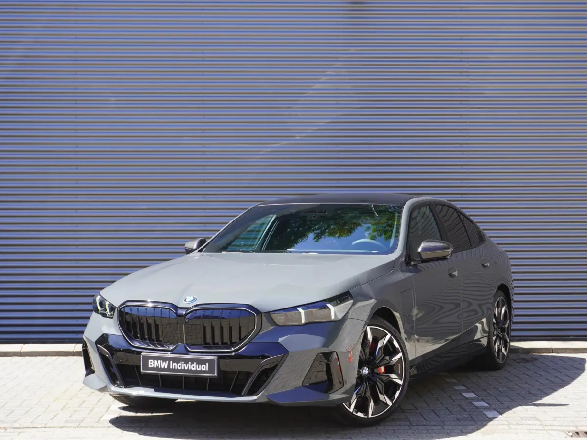 550e xDrive M Sportpakket Pro | Innovation Pack | Comfort Pack | Travel Pack | Parking Assistent Professional | Driving Assistent Professional