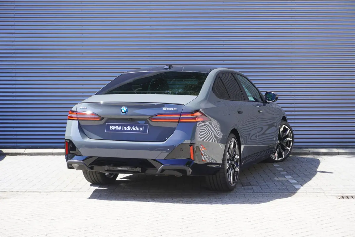 550e xDrive M Sportpakket Pro | Innovation Pack | Comfort Pack | Travel Pack | Parking Assistent Professional | Driving Assistent Professional