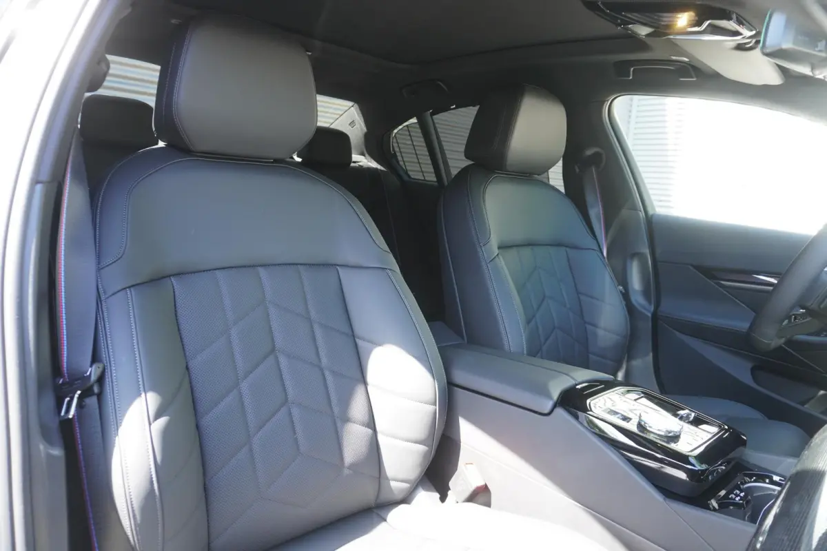 550e xDrive M Sportpakket Pro | Innovation Pack | Comfort Pack | Travel Pack | Parking Assistent Professional | Driving Assistent Professional