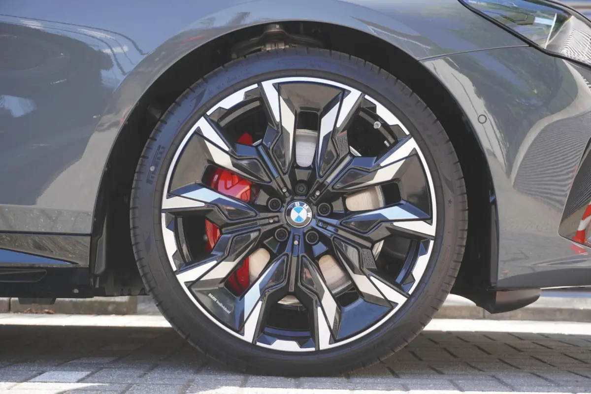 550e xDrive M Sportpakket Pro | Innovation Pack | Comfort Pack | Travel Pack | Parking Assistent Professional | Driving Assistent Professional