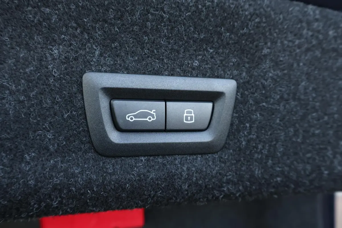 330e M Sportpakket Pro | Comfort Pack | Innovation Pack | Harman Kardon