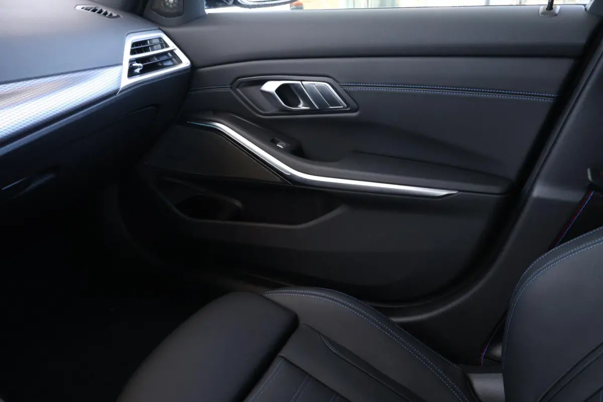 330e M Sportpakket Pro | Comfort Pack | Innovation Pack | Harman Kardon