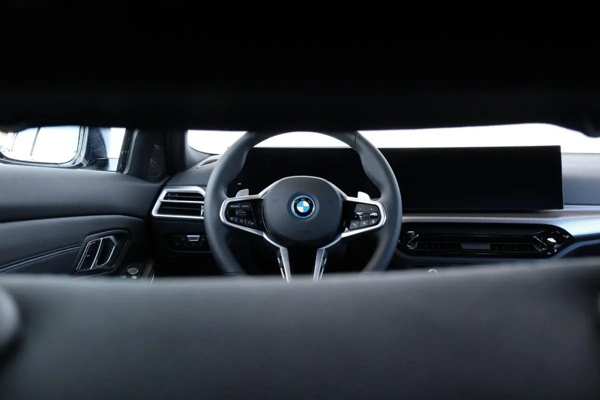 330e M Sportpakket Pro | Comfort Pack | Innovation Pack | Harman Kardon