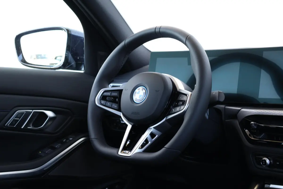 330e M Sportpakket Pro | Comfort Pack | Innovation Pack | Harman Kardon