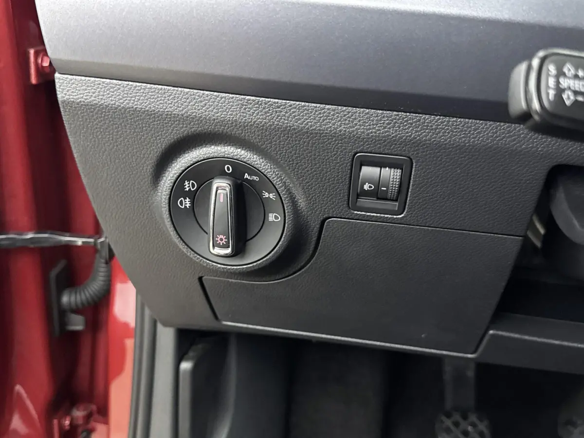 1.0 TSI Style Business Intense | KEYLESS | CLIMATE CONTROL | ADAPTIEF CRUISECONTROL | LMV | CAMERA |