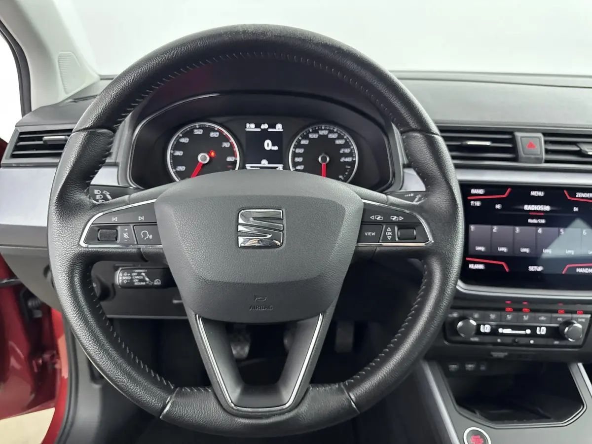 1.0 TSI Style Business Intense | KEYLESS | CLIMATE CONTROL | ADAPTIEF CRUISECONTROL | LMV | CAMERA |