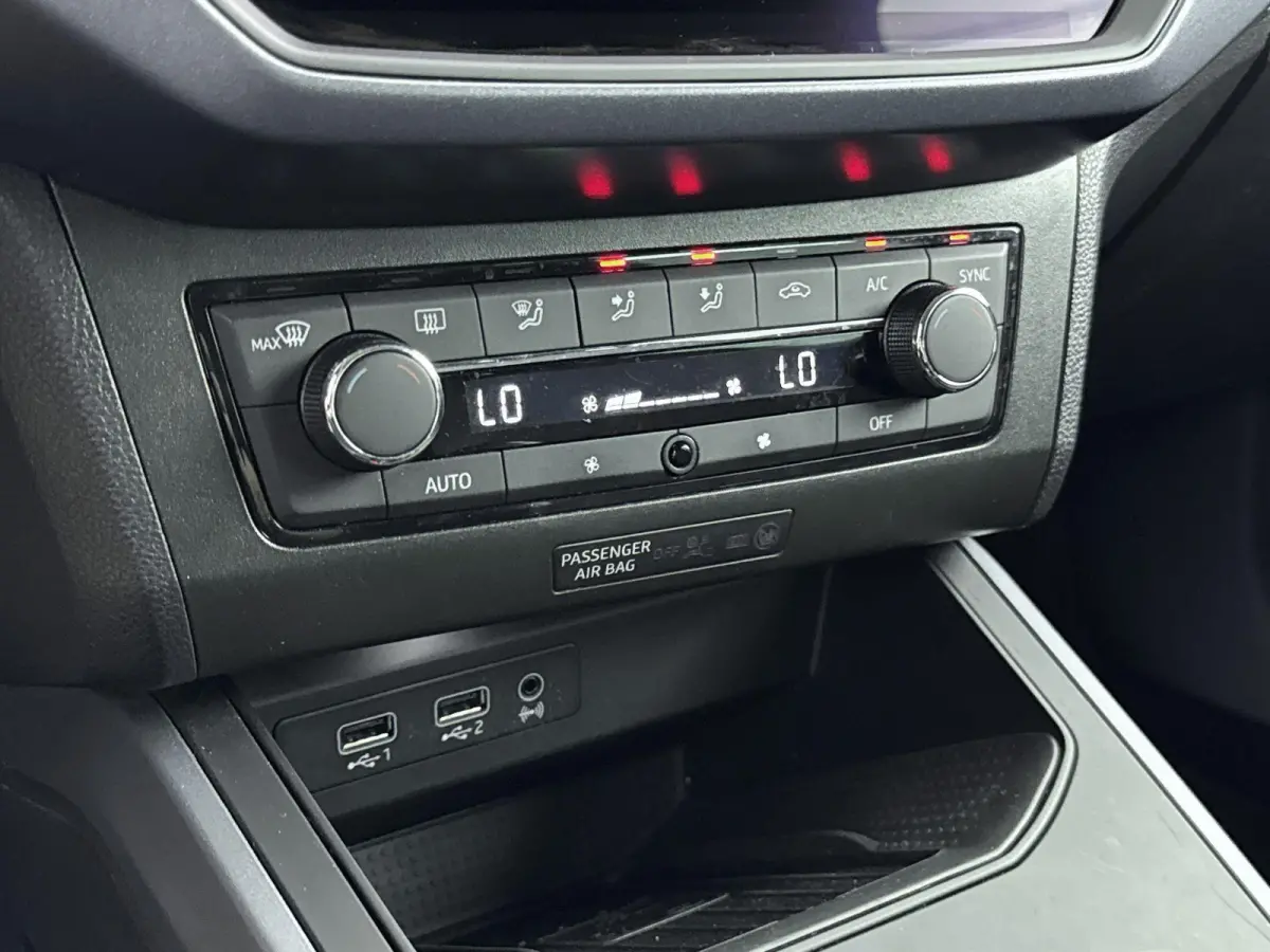 1.0 TSI Style Business Intense | KEYLESS | CLIMATE CONTROL | ADAPTIEF CRUISECONTROL | LMV | CAMERA |