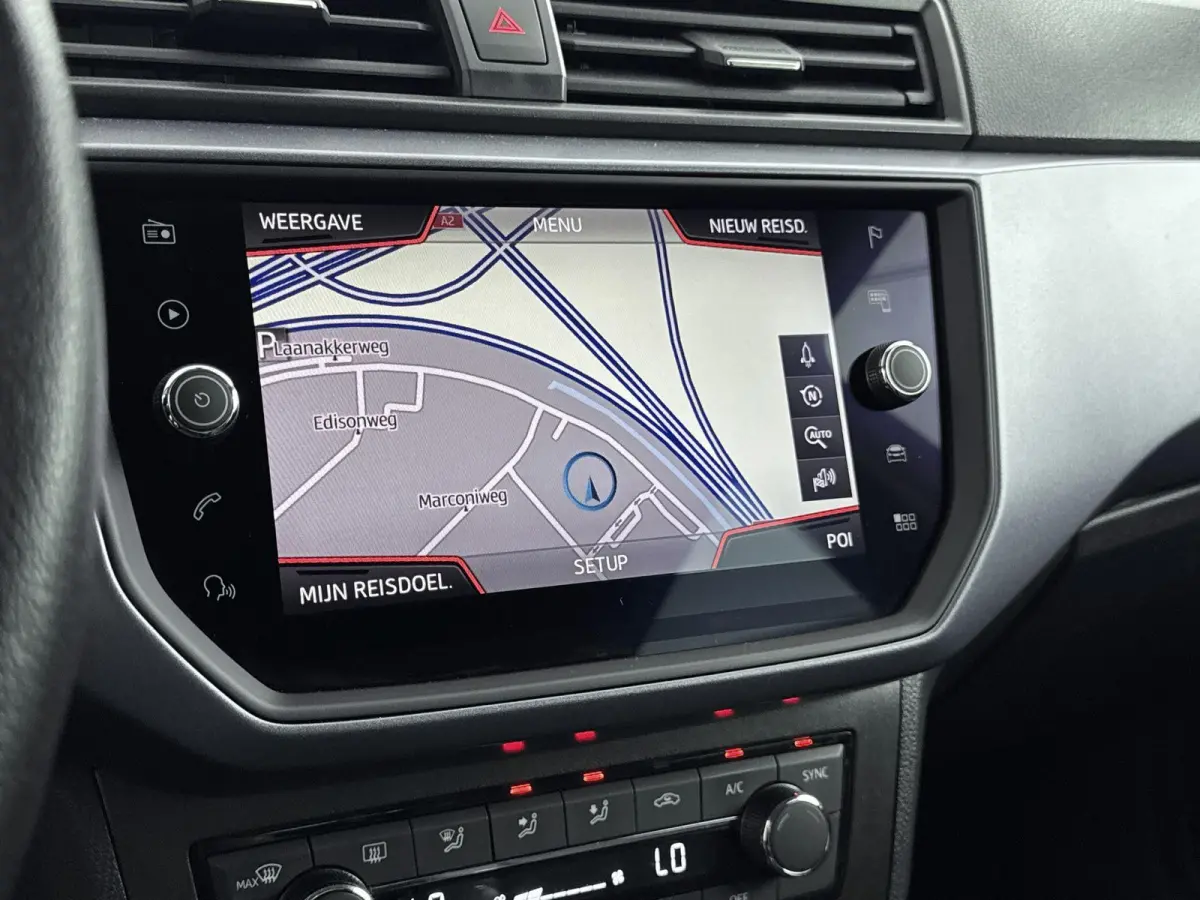 1.0 TSI Style Business Intense | KEYLESS | CLIMATE CONTROL | ADAPTIEF CRUISECONTROL | LMV | CAMERA |