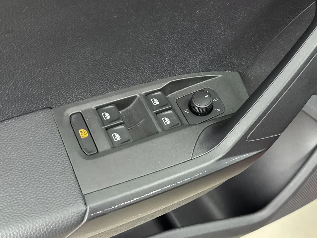 1.0 TSI Style Business Intense | KEYLESS | CLIMATE CONTROL | ADAPTIEF CRUISECONTROL | LMV | CAMERA |