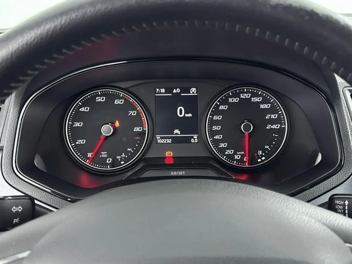 1.0 TSI Style Business Intense | KEYLESS | CLIMATE CONTROL | ADAPTIEF CRUISECONTROL | LMV | CAMERA |