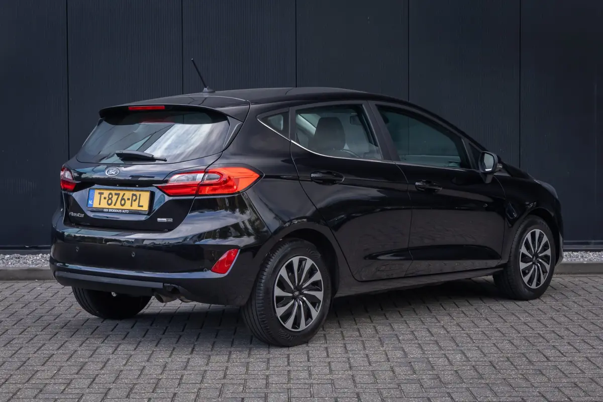 1.0 EcoBoost Hybrid Titanium | Led verlichting | Winter-pack | Apple carplay / andriod auto | Keyless entry