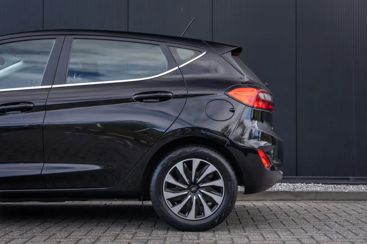1.0 EcoBoost Hybrid Titanium | Led verlichting | Winter-pack | Apple carplay / andriod auto | Keyless entry