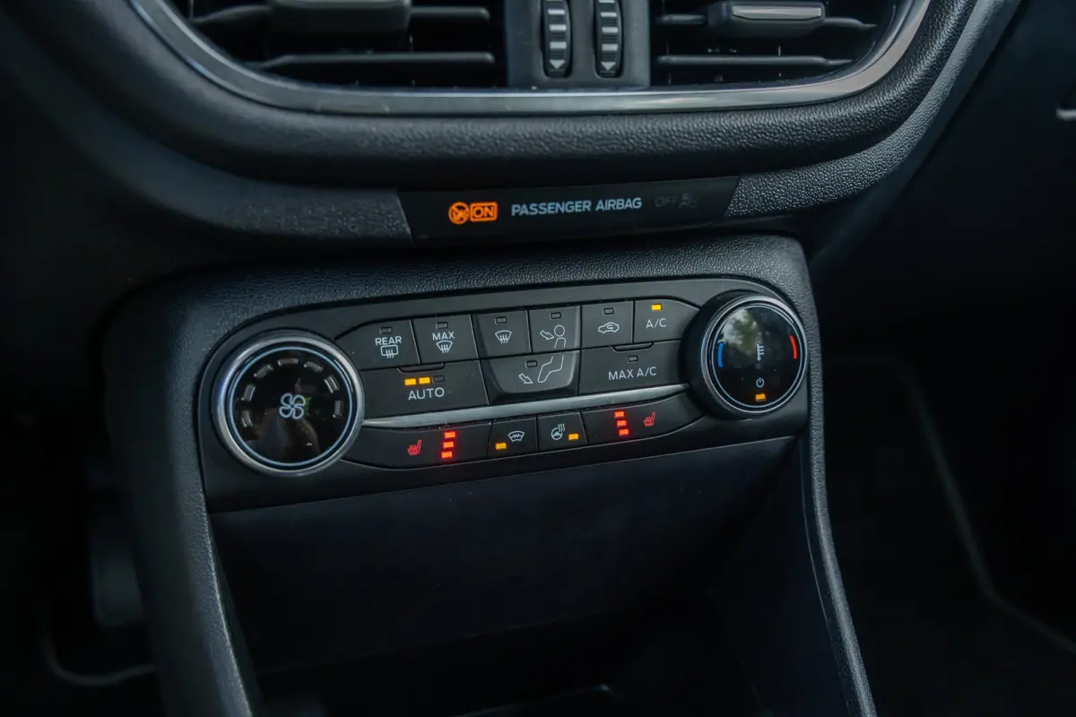 1.0 EcoBoost Hybrid Titanium | Led verlichting | Winter-pack | Apple carplay / andriod auto | Keyless entry