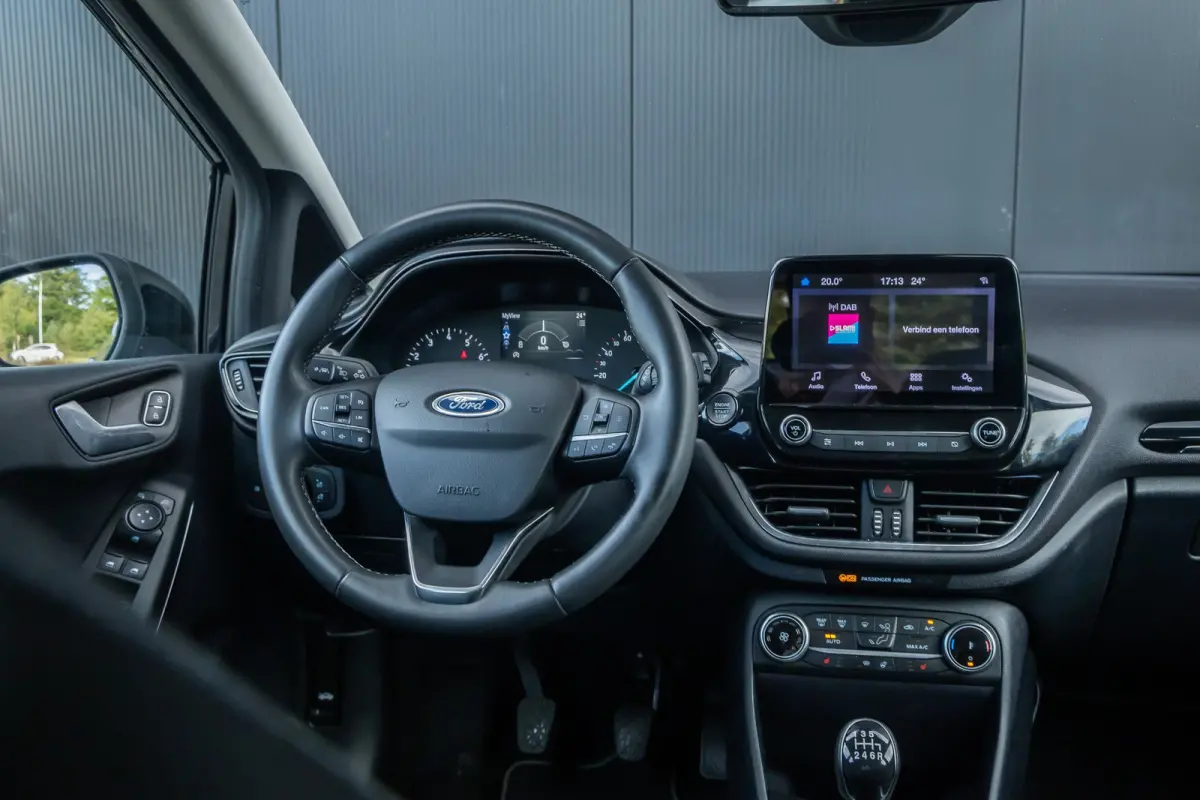 1.0 EcoBoost Hybrid Titanium | Led verlichting | Winter-pack | Apple carplay / andriod auto | Keyless entry
