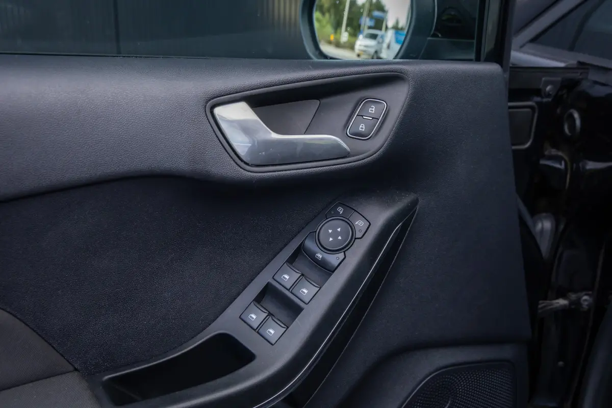 1.0 EcoBoost Hybrid Titanium | Led verlichting | Winter-pack | Apple carplay / andriod auto | Keyless entry