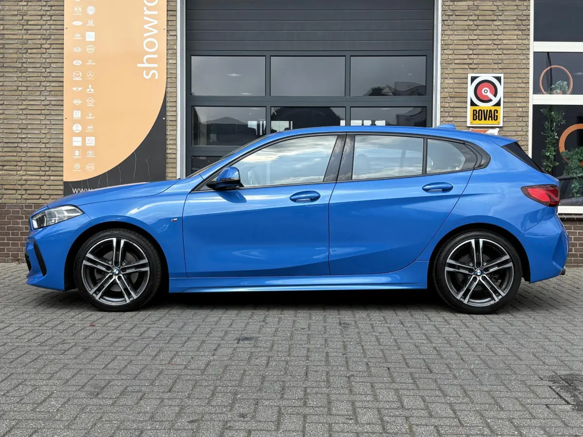 118i Business Edition Plus M-SPORT/MISANO BLUE/CARPLAY/LED/LEER
