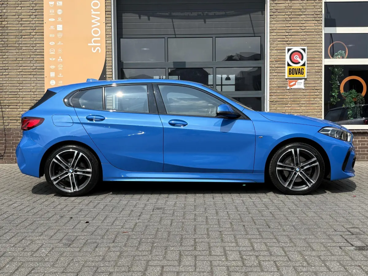 118i Business Edition Plus M-SPORT/MISANO BLUE/CARPLAY/LED/LEER