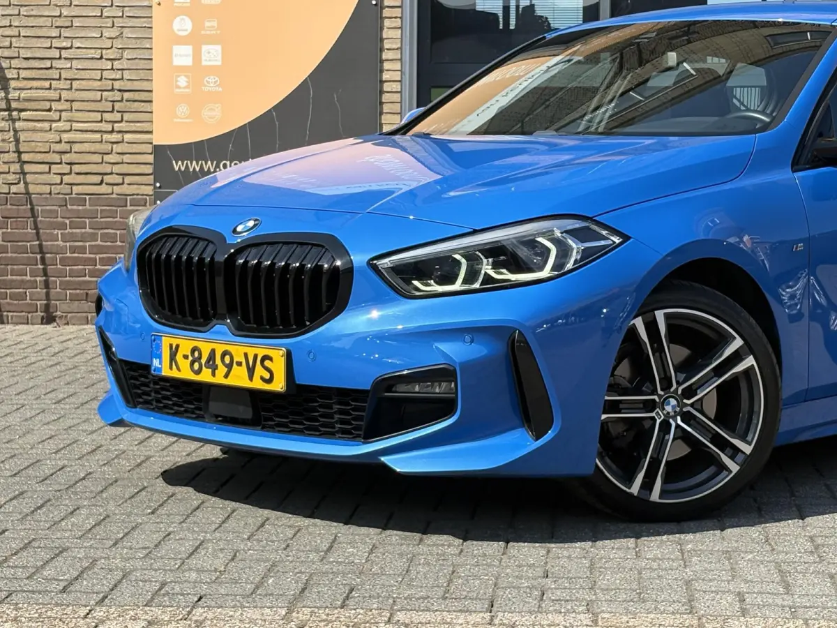 118i Business Edition Plus M-SPORT/MISANO BLUE/CARPLAY/LED/LEER