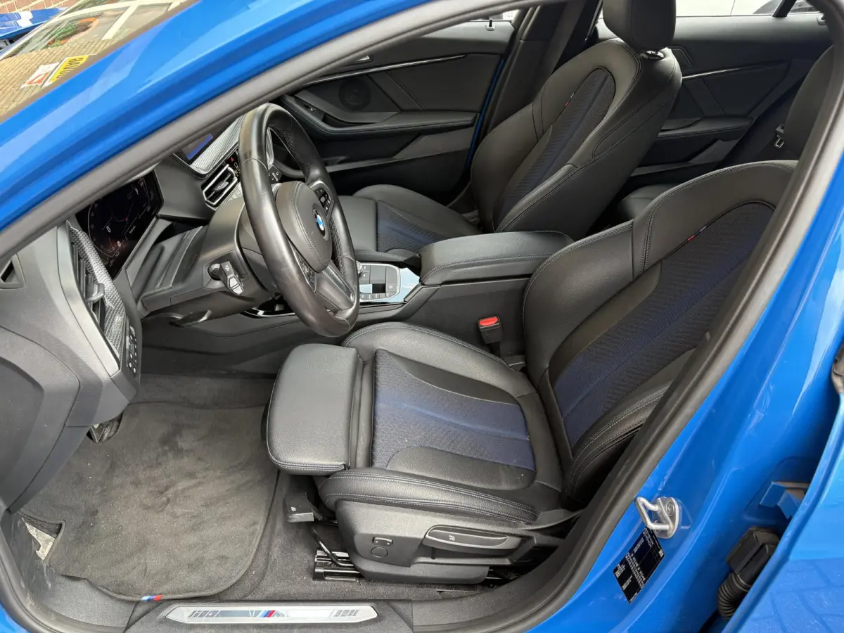 118i Business Edition Plus M-SPORT/MISANO BLUE/CARPLAY/LED/LEER