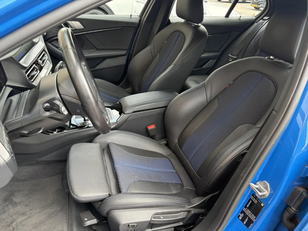 118i Business Edition Plus M-SPORT/MISANO BLUE/CARPLAY/LED/LEER