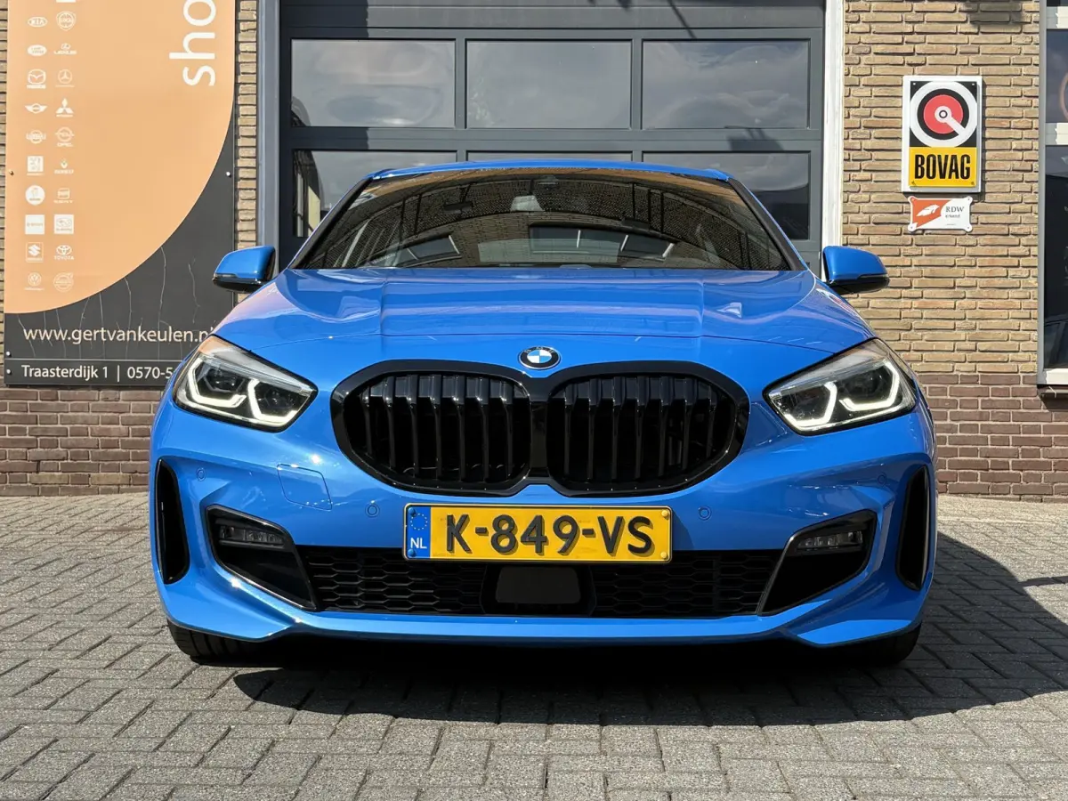 118i Business Edition Plus M-SPORT/MISANO BLUE/CARPLAY/LED/LEER
