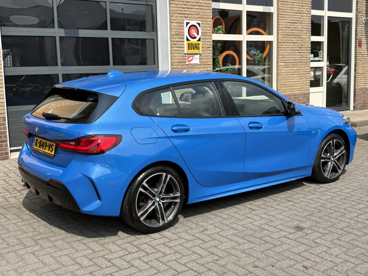 118i Business Edition Plus M-SPORT/MISANO BLUE/CARPLAY/LED/LEER