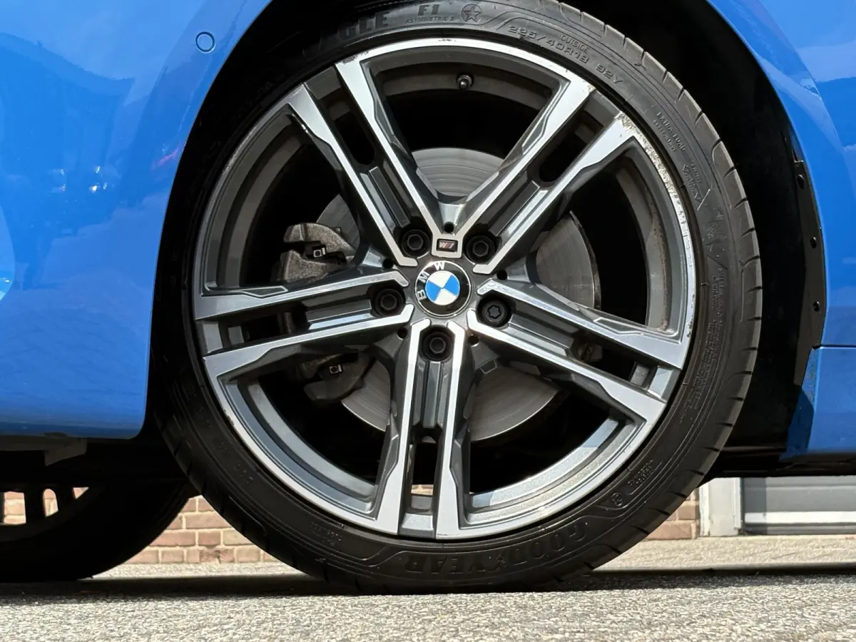 118i Business Edition Plus M-SPORT/MISANO BLUE/CARPLAY/LED/LEER