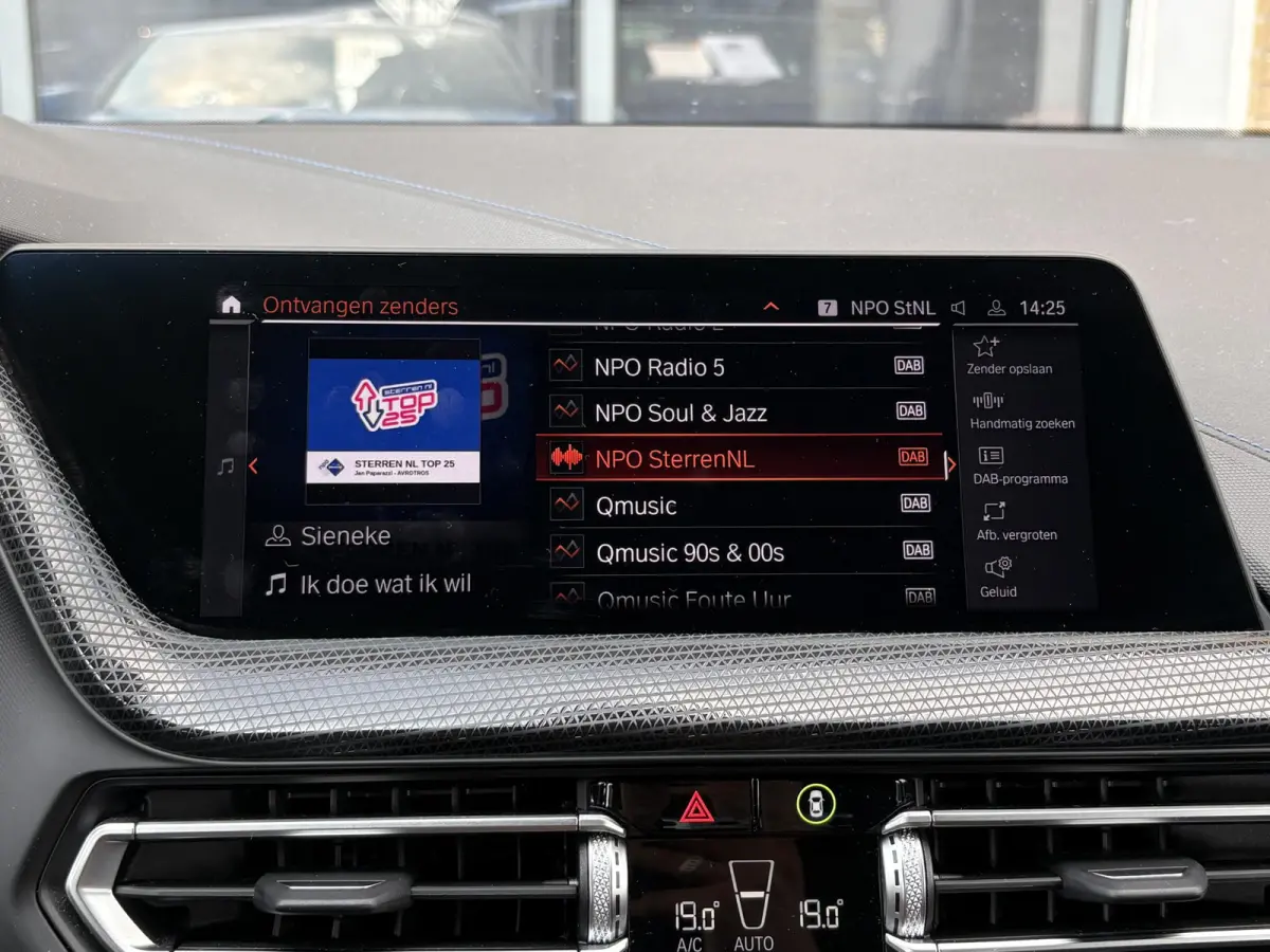118i Business Edition Plus M-SPORT/MISANO BLUE/CARPLAY/LED/LEER