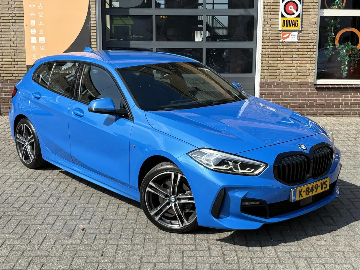 118i Business Edition Plus M-SPORT/MISANO BLUE/CARPLAY/LED/LEER