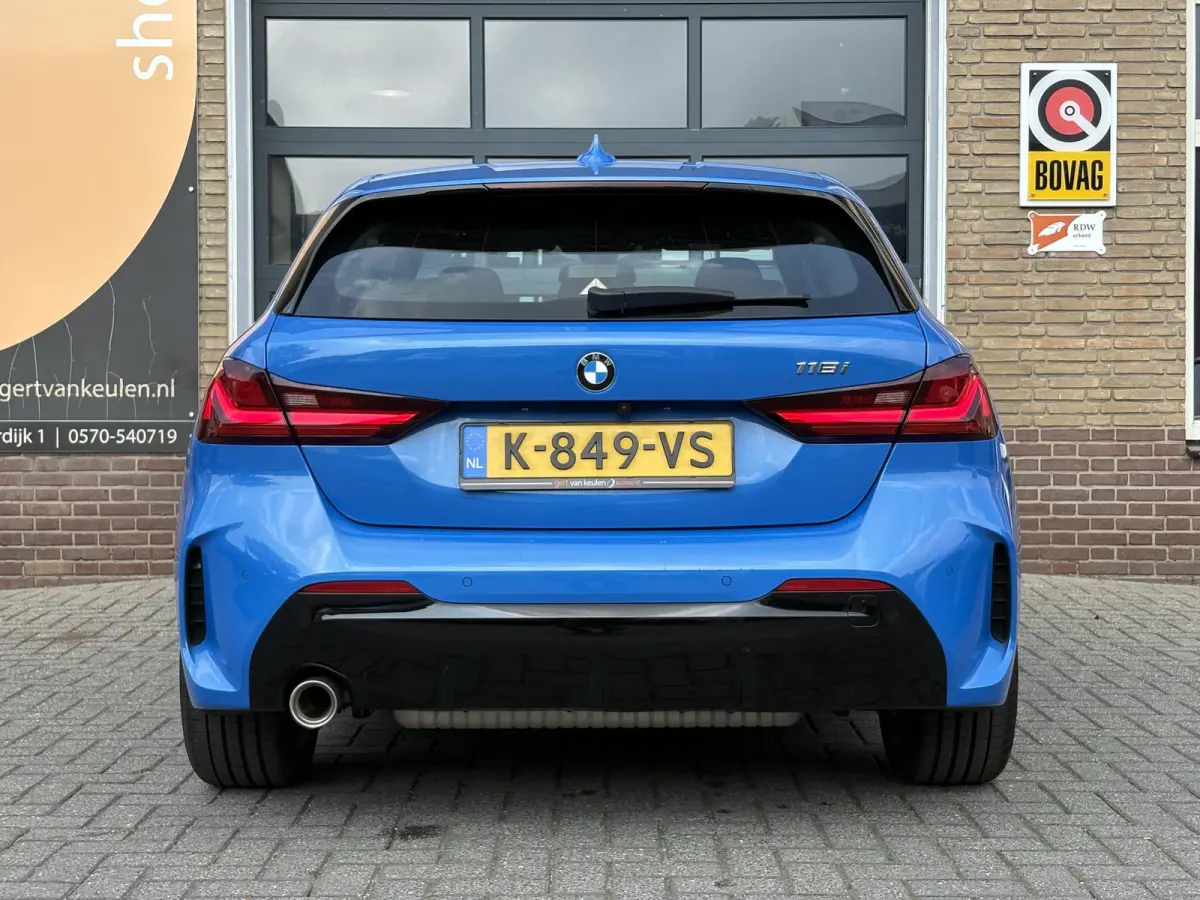 118i Business Edition Plus M-SPORT/MISANO BLUE/CARPLAY/LED/LEER
