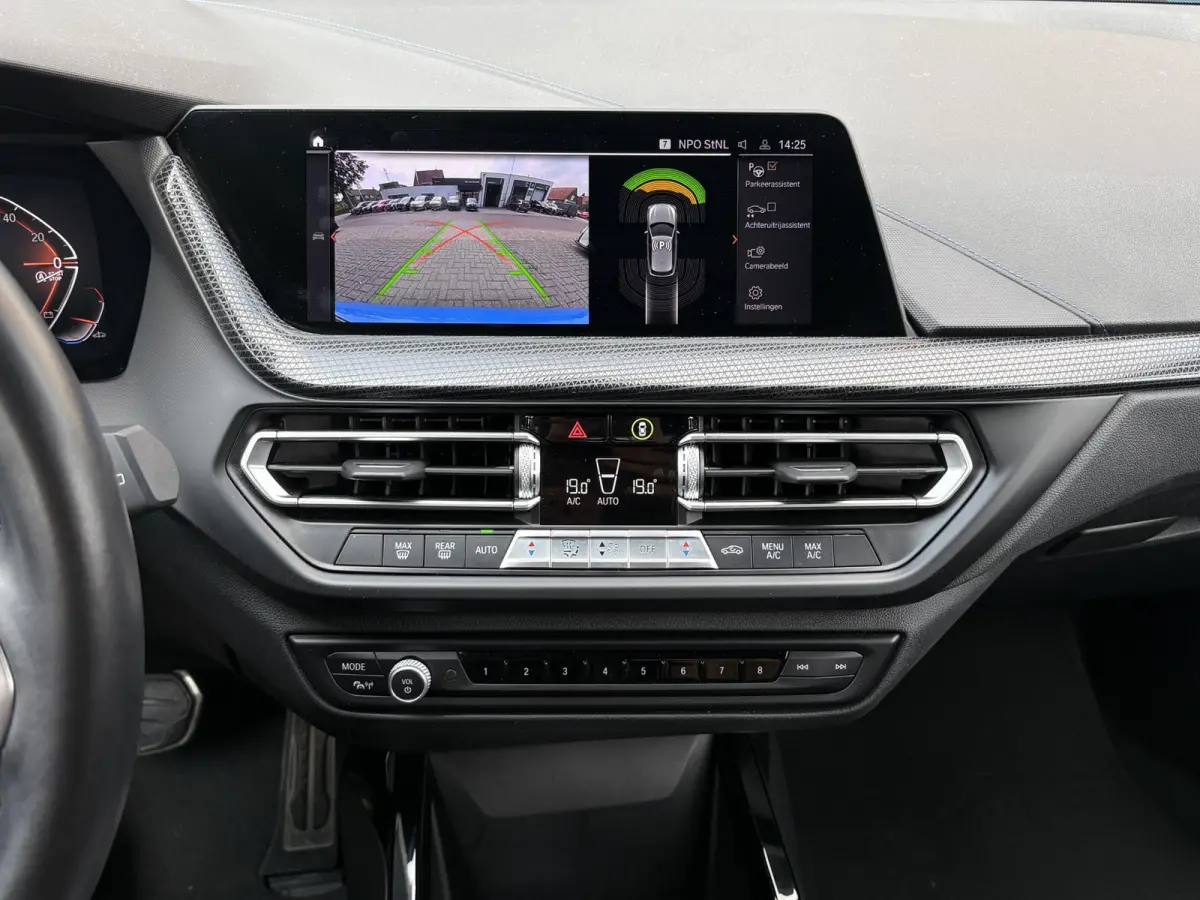 118i Business Edition Plus M-SPORT/MISANO BLUE/CARPLAY/LED/LEER
