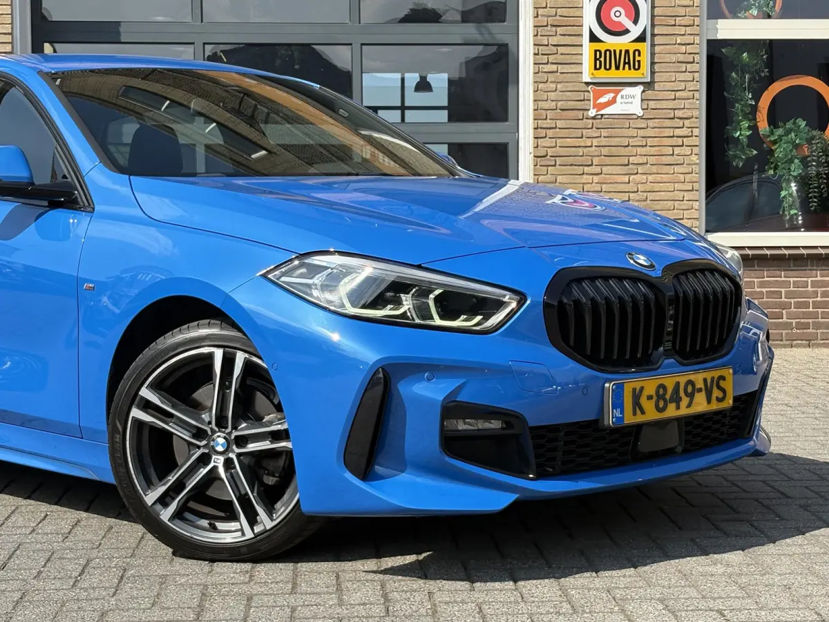 118i Business Edition Plus M-SPORT/MISANO BLUE/CARPLAY/LED/LEER