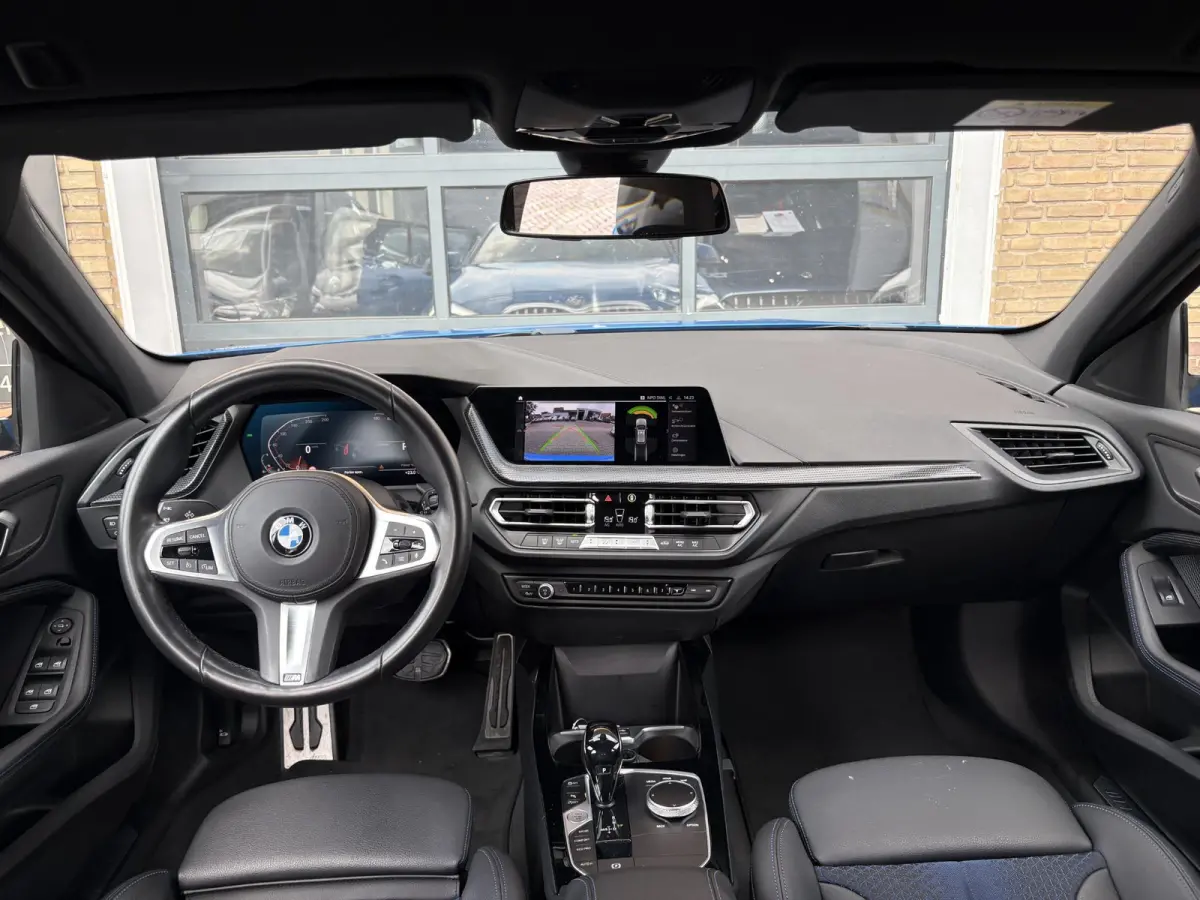 118i Business Edition Plus M-SPORT/MISANO BLUE/CARPLAY/LED/LEER