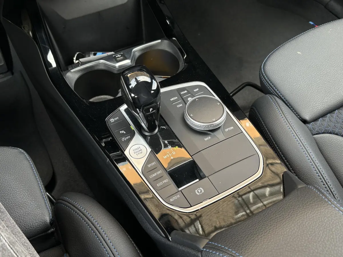 118i Business Edition Plus M-SPORT/MISANO BLUE/CARPLAY/LED/LEER