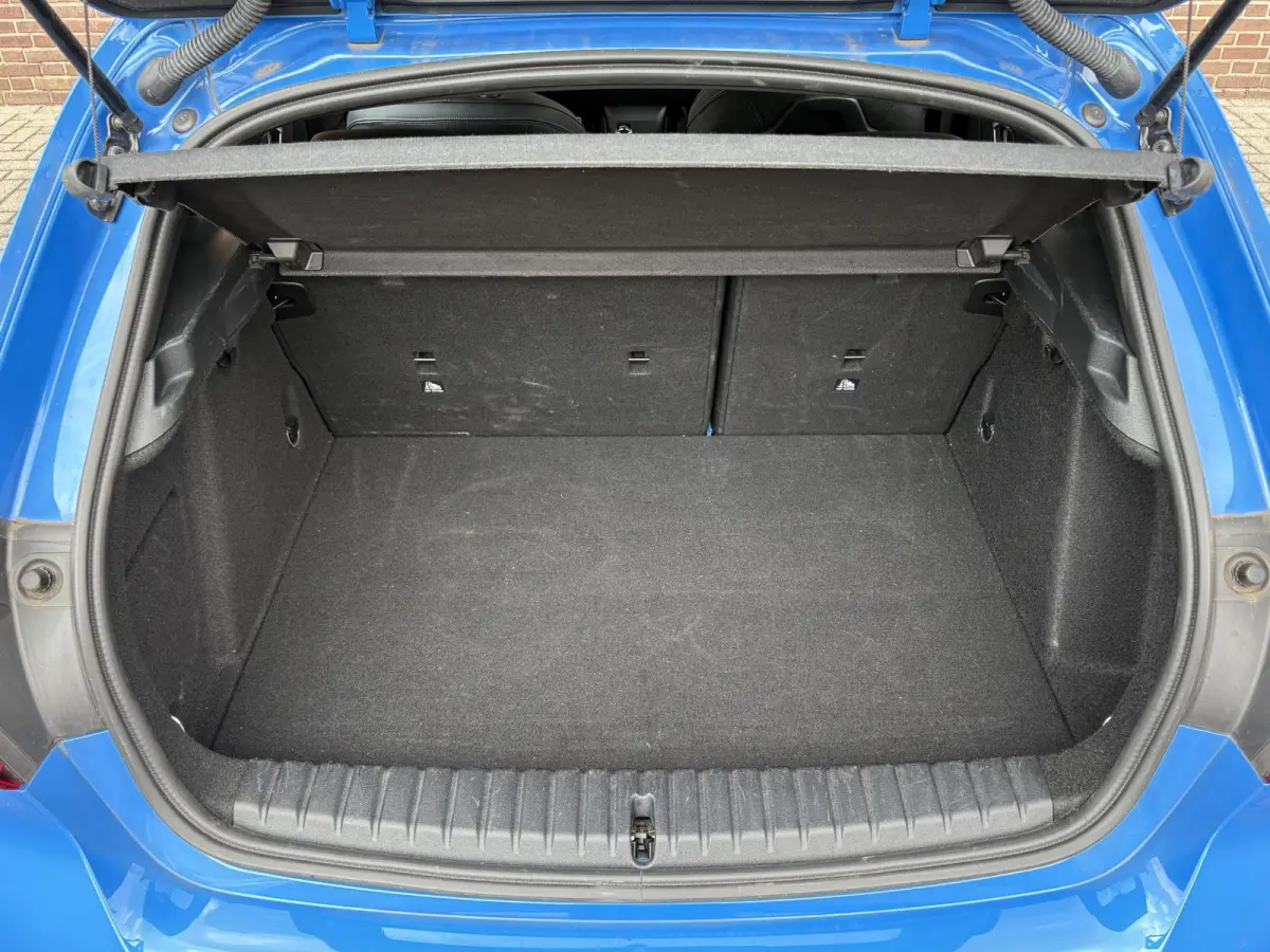 118i Business Edition Plus M-SPORT/MISANO BLUE/CARPLAY/LED/LEER