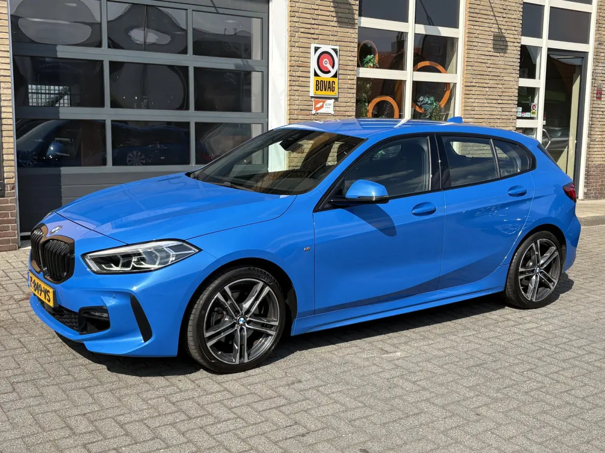 118i Business Edition Plus M-SPORT/MISANO BLUE/CARPLAY/LED/LEER