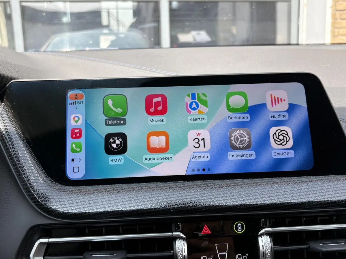 118i Business Edition Plus M-SPORT/MISANO BLUE/CARPLAY/LED/LEER
