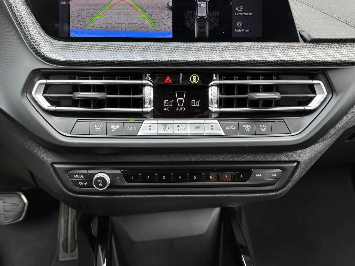118i Business Edition Plus M-SPORT/MISANO BLUE/CARPLAY/LED/LEER