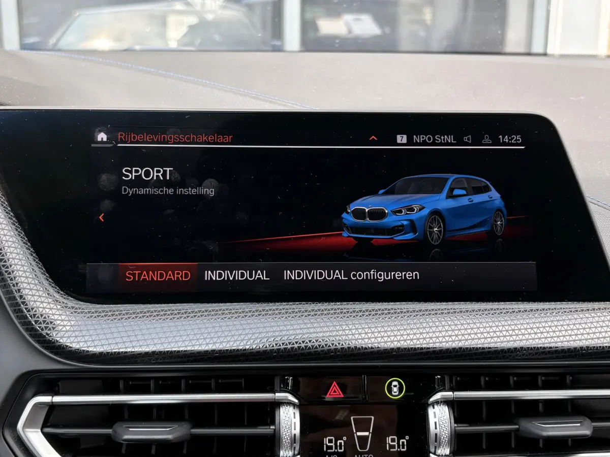 118i Business Edition Plus M-SPORT/MISANO BLUE/CARPLAY/LED/LEER