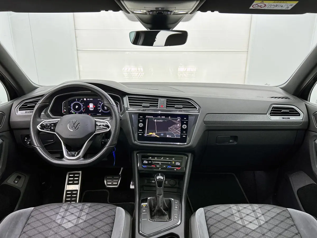 1.4 TSI eHybrid R-Line Business+ | SoH 88%  | Automaat | Panorama Schuif/Kantel Dak | All Season Banden | Digital Cockpit (PRO) | Navigatie | Carplay | Parkeercamera