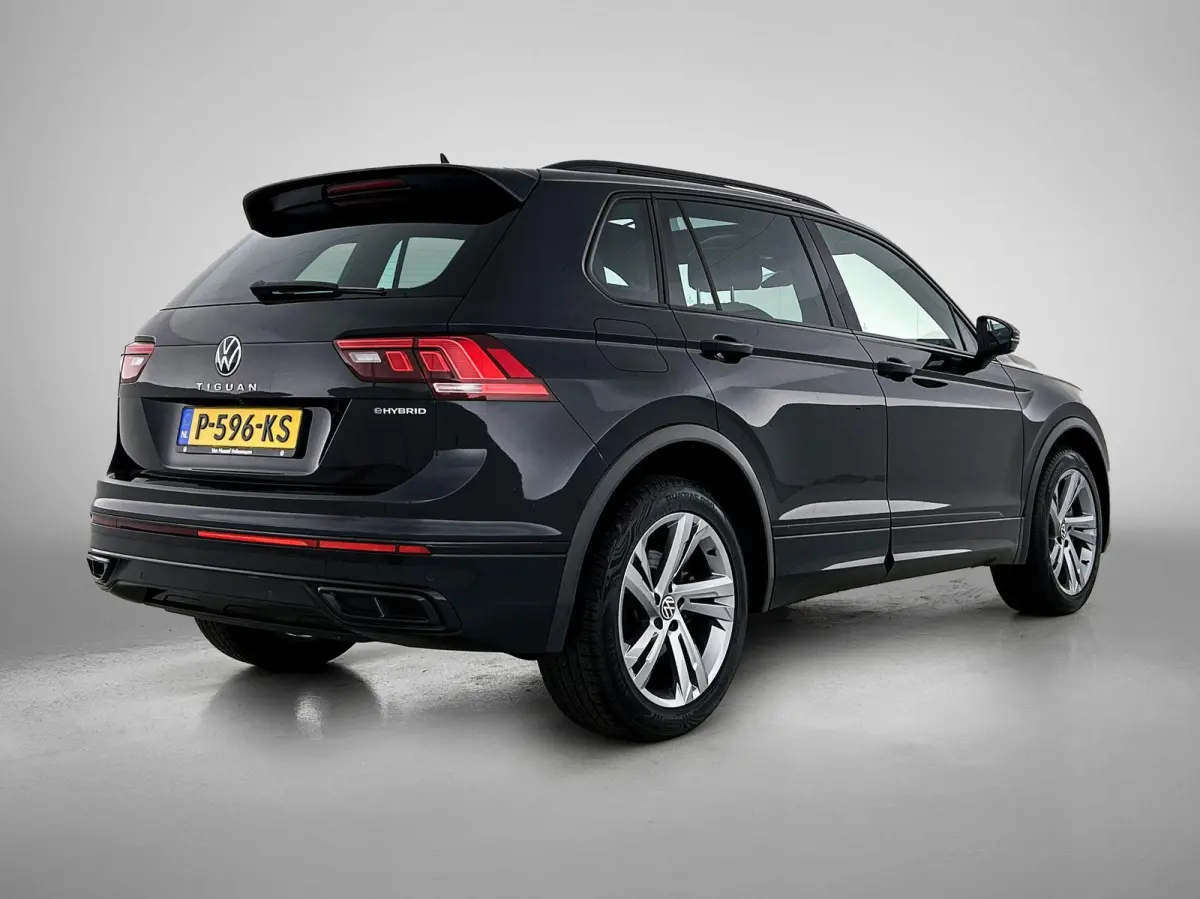 1.4 TSI eHybrid R-Line Business+ | SoH 88%  | Automaat | Panorama Schuif/Kantel Dak | All Season Banden | Digital Cockpit (PRO) | Navigatie | Carplay | Parkeercamera