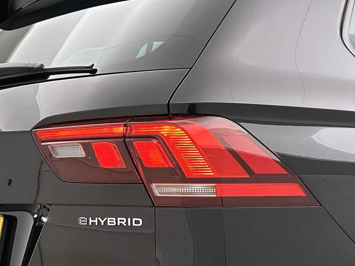 1.4 TSI eHybrid R-Line Business+ | SoH 88%  | Automaat | Panorama Schuif/Kantel Dak | All Season Banden | Digital Cockpit (PRO) | Navigatie | Carplay | Parkeercamera