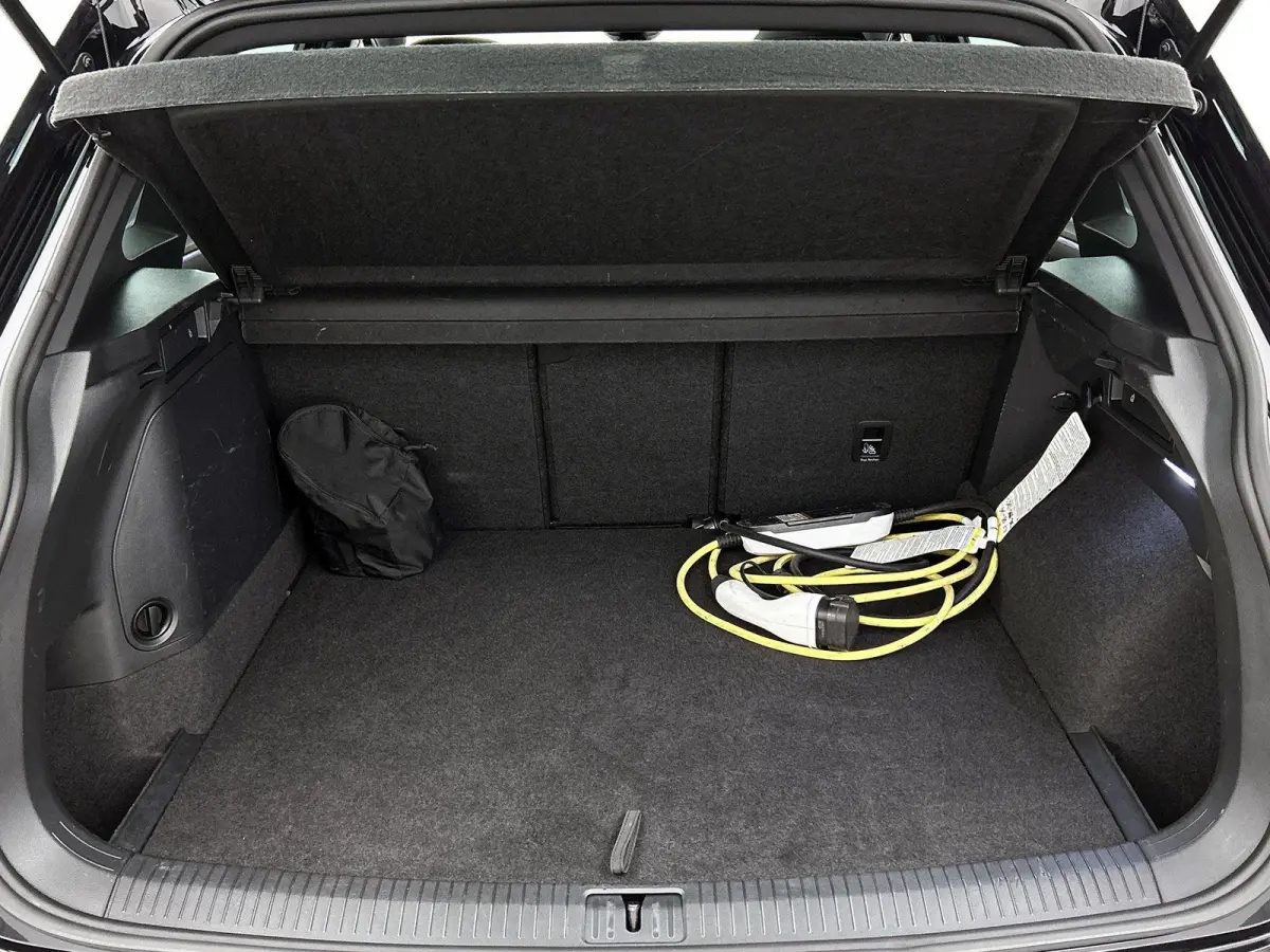 1.4 TSI eHybrid R-Line Business+ | SoH 88%  | Automaat | Panorama Schuif/Kantel Dak | All Season Banden | Digital Cockpit (PRO) | Navigatie | Carplay | Parkeercamera