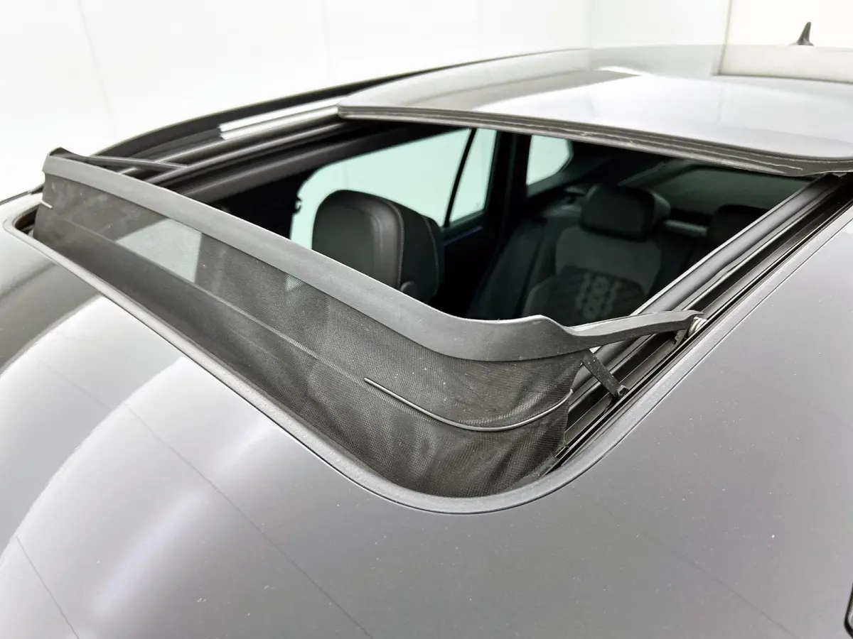 1.4 TSI eHybrid R-Line Business+ | SoH 88%  | Automaat | Panorama Schuif/Kantel Dak | All Season Banden | Digital Cockpit (PRO) | Navigatie | Carplay | Parkeercamera